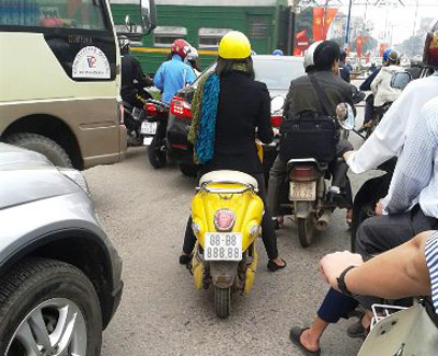Biển số quá nổi, một cô gái bị điều tra 2 Biển số quá nổi, một cô gái bị điều tra 2