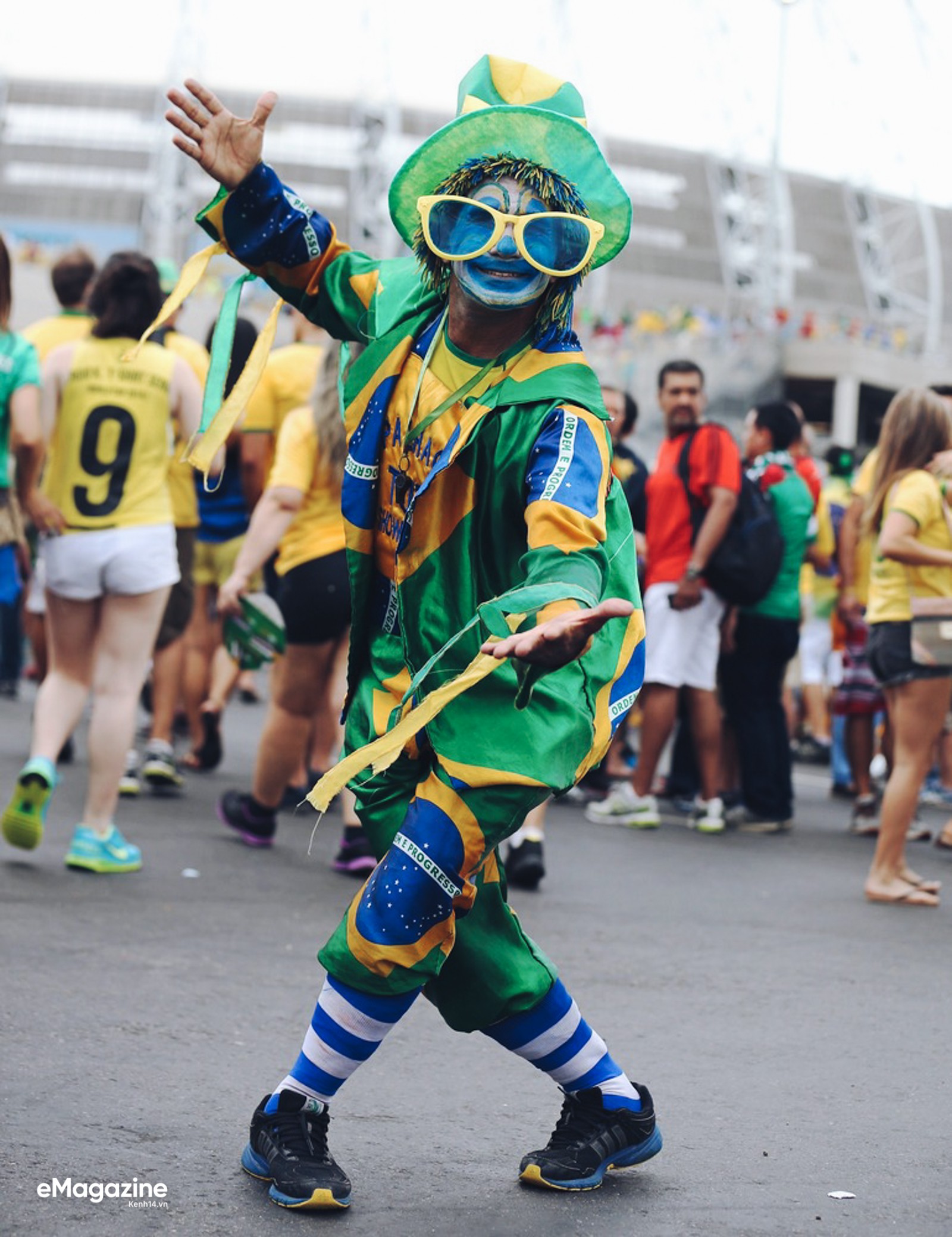 crazybrazilfancraziestfansat2014fifaworldcup1529014157748829867982184cf395c4cp.jpg