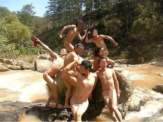 Đàn ông Việt cũng ham hố nude... vì môi trường