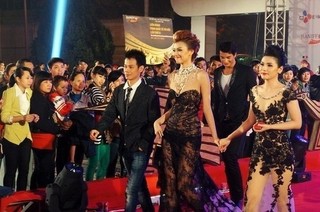 "Rẻ" như "sao" Việt