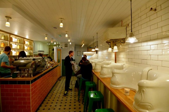 Nhà vệ sinh công cộng biến thành quán ăn Nha-ve-sinh-cong-cong-bien-thanh-quan-an