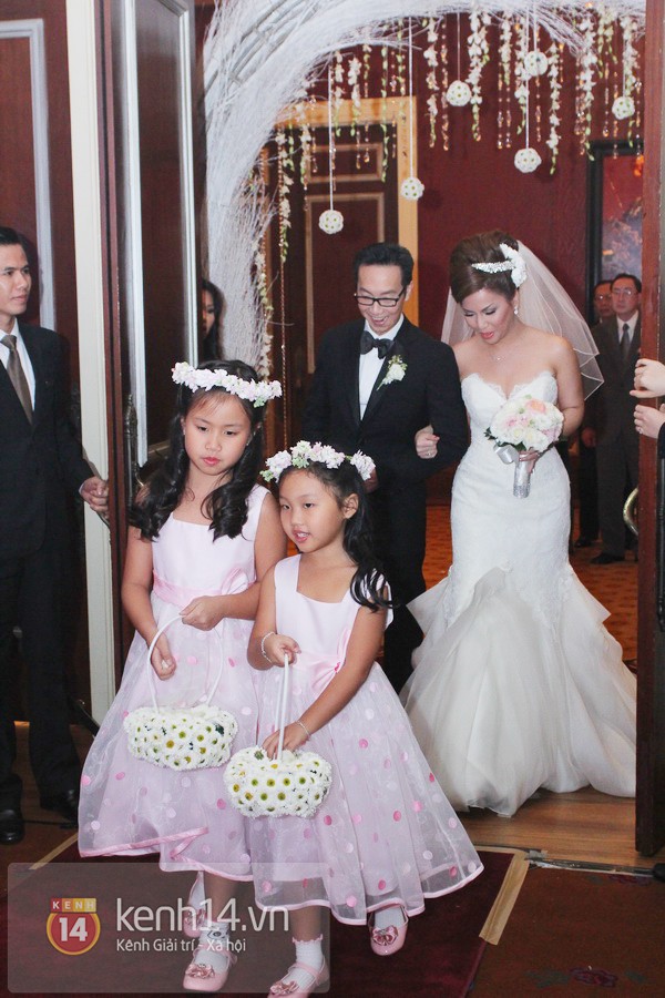 Minh Tuyết rạng rỡ trong đám cưới tại Việt Nam 2
