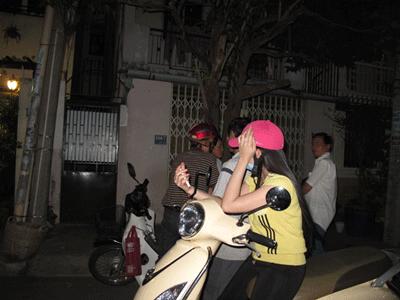 H&agrave;ng chục người bao v&acirc;y chủ nh&agrave; nợ gần 100 tỉ đồng 1