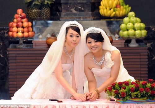 3 đám cưới đồng tính gây "náo loạn" Trung Quốc 9