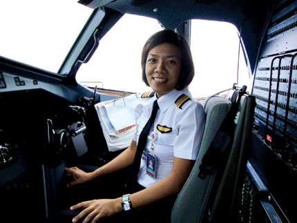 Cử nhân Kinh tế là nữ phi công đầu tiên của Việt Nam 1