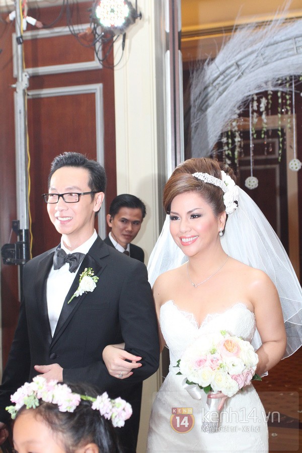 Minh Tuyết rạng rỡ trong đám cưới tại Việt Nam 21