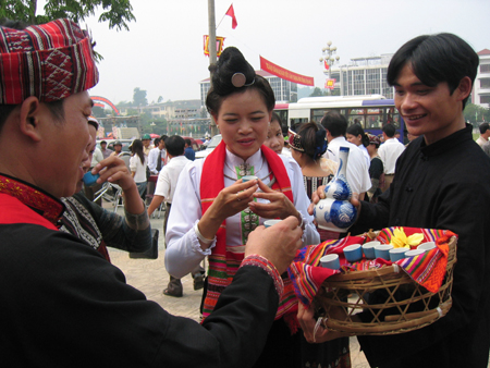 Những phong tục hôn nhân lạ nhất Việt Nam 5
