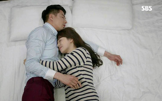 Trước "Hậu duệ mặt trời" là loạt những bộ phim nổi tiếng của Song Hye Kyo Gio-mua-dong-bi-la-o-vi-nhieu-canh-dung-cham