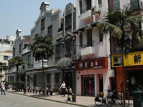 Sốc vì quán ăn biến dầu thải thành... súp 2 Sốc vì quán ăn biến dầu thải thành... súp 2
