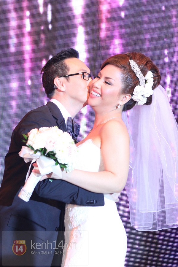 Minh Tuyết rạng rỡ trong đám cưới tại Việt Nam 26