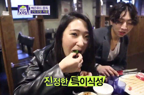 Choáng với cặp đôi Hàn Quốc chuyên ăn đồ ôi thiu 13
