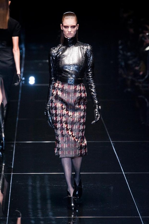 Prada, Gucci, Versace "ra quân" ấn tượng tại MFW 16