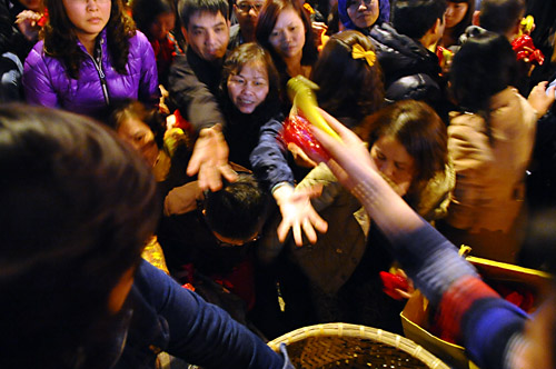 Ngồi giữa đường dâng sao giải hạn 11