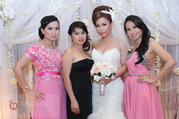 Minh Tuyết rạng rỡ trong đám cưới tại Việt Nam 19