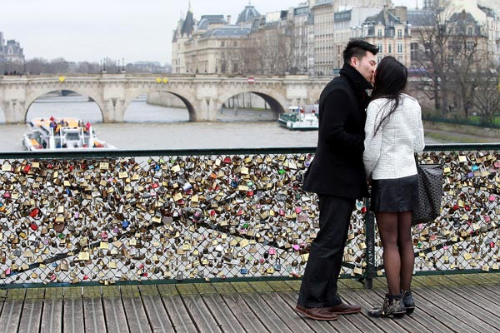 Độc đáo cây cầu nghìn khóa thơ mộng nhất Paris 9