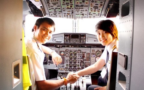 máy bay điều khiển, Cảm xúc của nữ phi công trẻ Việt Nam khi đón năm mới trên trời máy bay điều khiển, Cảm xúc của nữ phi công trẻ Việt Nam khi đón năm mới trên trời