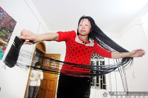 Trung Quốc: Bộ t&oacute;c tuyệt đẹp d&agrave;i tới 1,84m 2