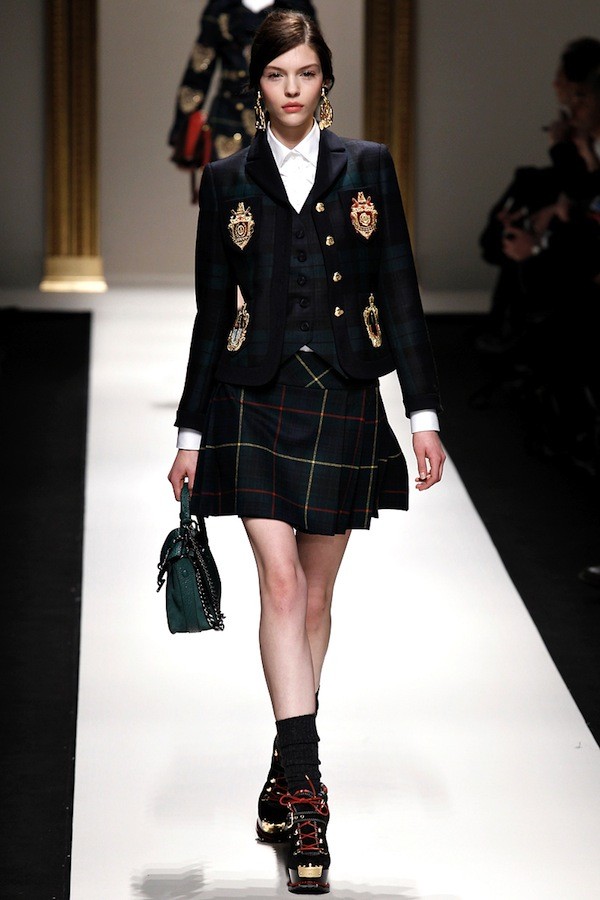 Prada, Gucci, Versace "ra quân" ấn tượng tại MFW 43