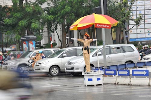 Hoa khôi cảnh sát đứng bục: "Chẳng nữ CS nào sợ bị sàm sỡ" 2