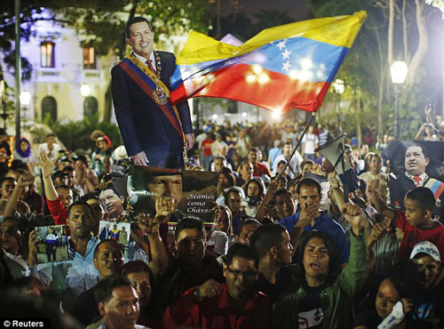 Biển người diễu hành theo linh cữu Tổng thống Chavez 11