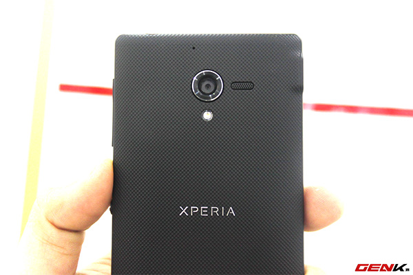 Cận cảnh Sony Xperia ZL, so sánh với Xperia Z 8