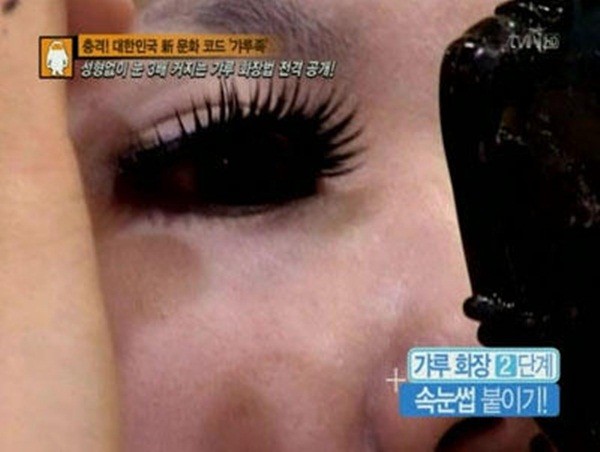 Hàn Quốc: Trang điểm như đeo mặt nạ ra đường 2