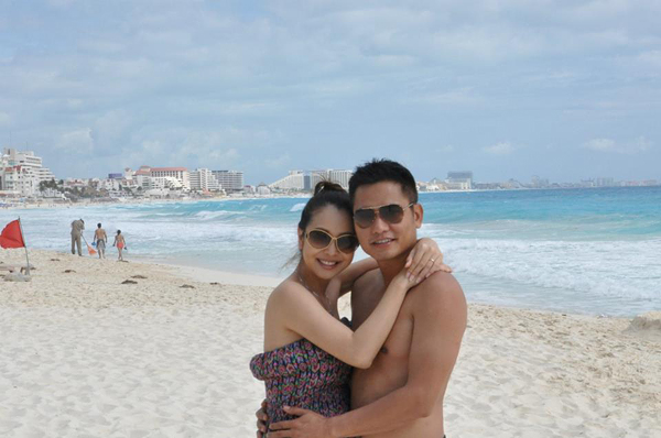 Vợ chồng Jennifer &ocirc;m ấp tr&ecirc;n biển Mexico 1