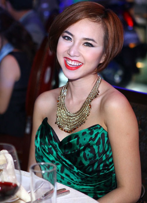 Sao Việt v&agrave; những bờ m&ocirc;i đỏ 