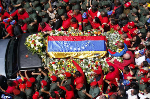 Biển người diễu hành theo linh cữu Tổng thống Chavez 3