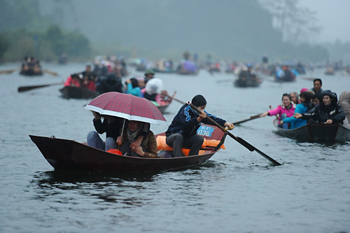 Ch&ugrave;a Hương tắc nghẽn ng&agrave;y khai hội 1