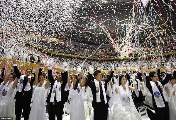 Lễ cưới tập thể của 3.500 cặp đôi tại Hàn Quốc 1