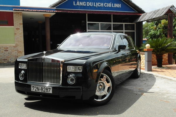 Đại gia Lê Ân tình tứ đi dạo trên Rolls Royce với vợ trẻ  4