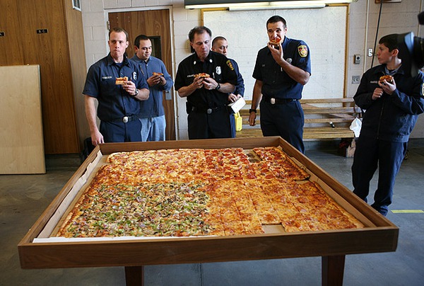 Chiếc bánh pizza có giá 4,3 triệu đồng 3