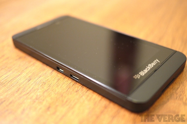 Đánh giá chi tiết BlackBerry Z10 4