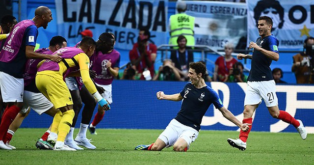 benjaminpavardcelebratesgoalfranceargentina15325341742401170955385c06fc3d721cp.jpg